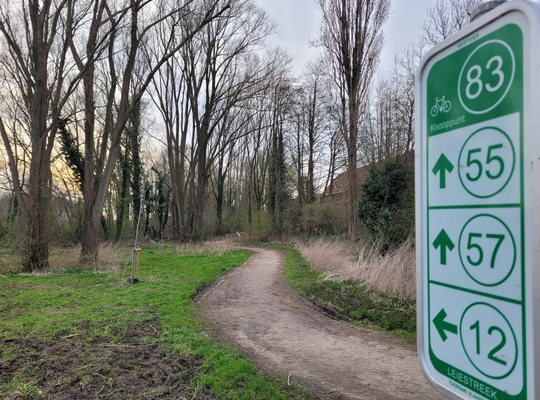 Netwerkbord in Izegem, langs kanaal Roeselare-Leie