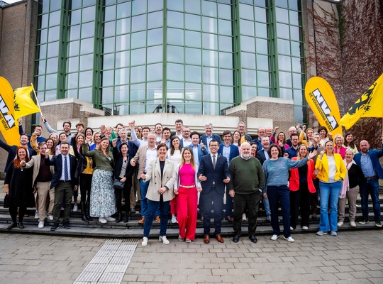 Sander Loones en Jean-Marie Dedecker trappen N-VA-campagne af en bezoeken alle Dorpsstraten in West-Vlaanderen. Sander Loones en Jean-Marie Dedecker trappen N-VA-campagne af en bezoeken alle Dorpsstraten in West-Vlaanderen.