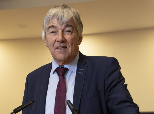 Luc Coupillie in actie tijdens de provincieraad