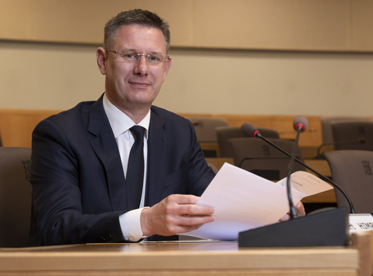 Provincieraadslid Kurt Himpe in actie op de West-Vlaamse provincieraad