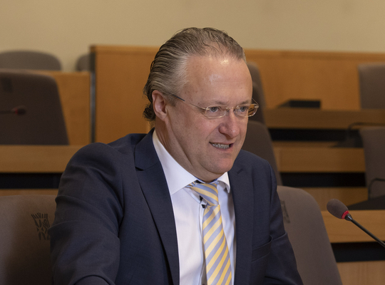 Raadslid Wim Aernoudt in actie op de provincieraad van april 2022