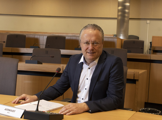 Provincieraadslid Wim Aernoudt over de inkomsten van de Sint-Salvatorskathedraal te Brugge