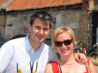fractiemedewerker Ben Glorieux (Brugge) en provincieraadslid Sigrid Vandenbulcke (Menen) op zomerbarbecue N-VA Roeselare 