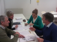 Groep  2 bij de case